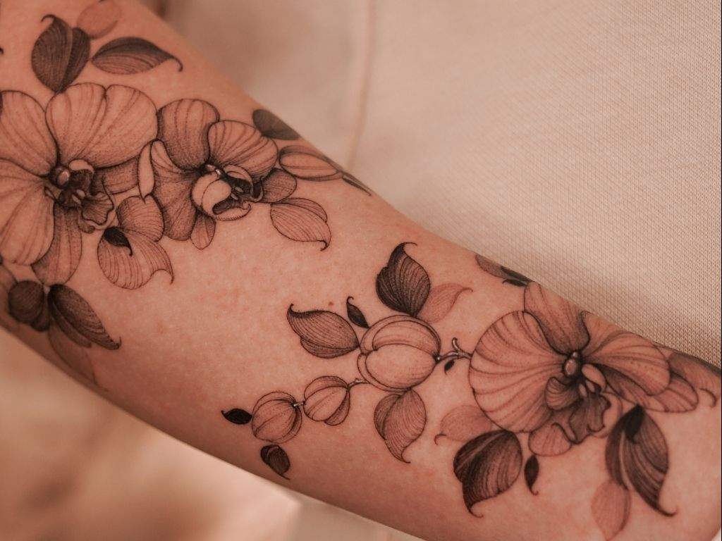Flowers – Tattoo von Artefact Tattoo