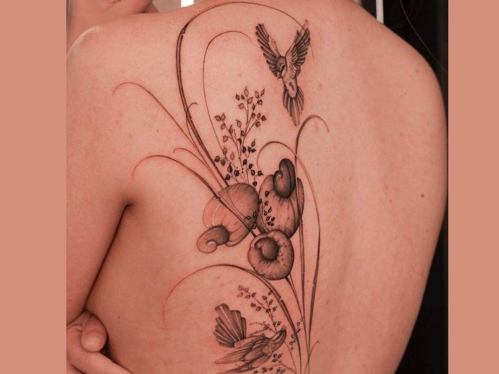 Flowers and Bird – Tattoo von Artefact Tattoo