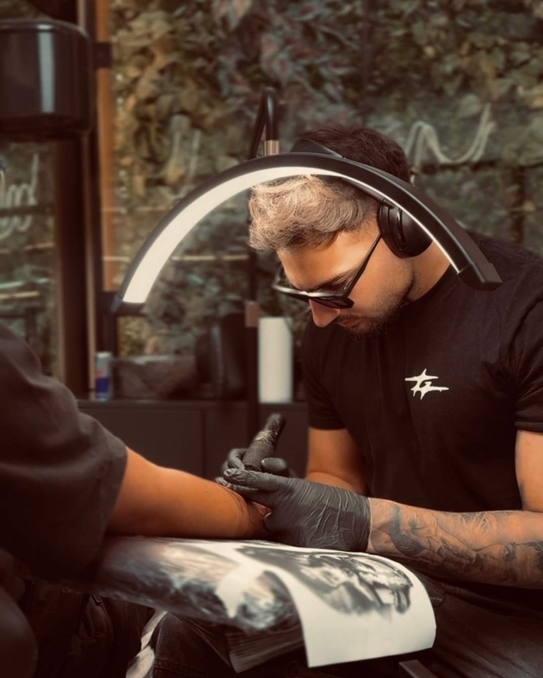 Das Team und die Studios von Artefact Tattoo
